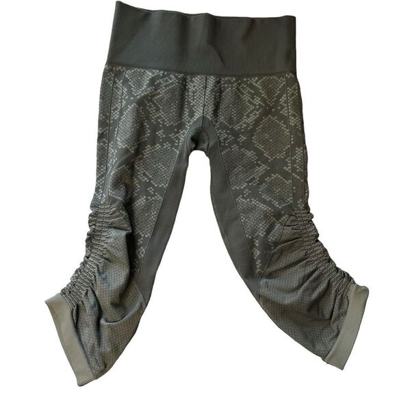 Lululemon In The Flow Snake Slate gray cropped legging capri size 4 - Picture 1 of 7